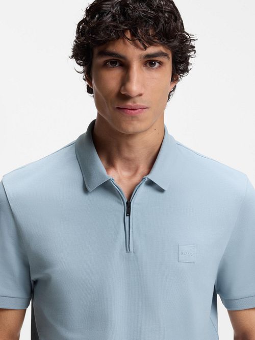 BOSS Polo Passerzip Half Zip Hellblau Model / Voorkant