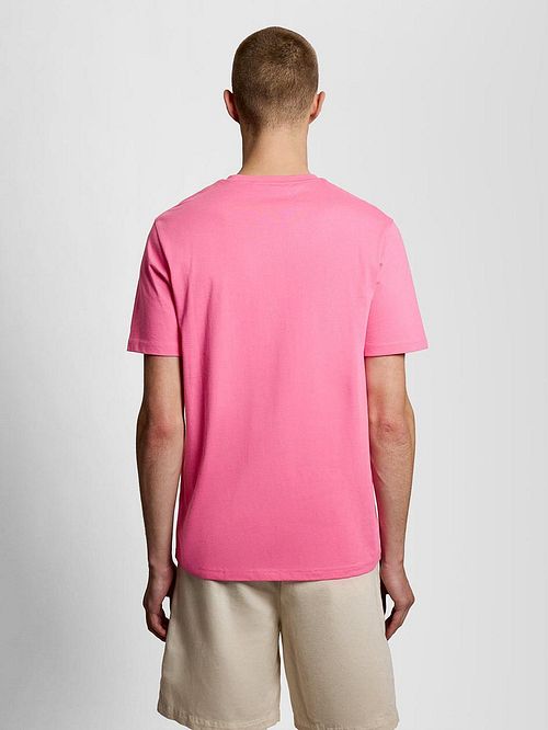 Lyle and Scott T-shirt Hot Rosa Model / Achterkant