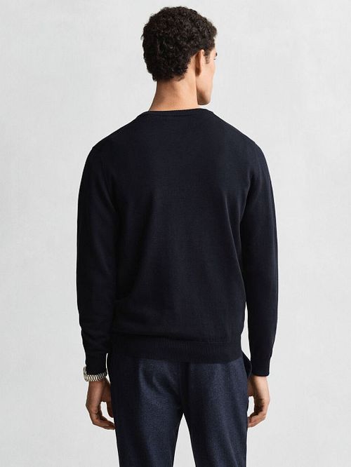 Sweter GANT z dekoltem w serek w kolorze granatowym Model / Achterkant