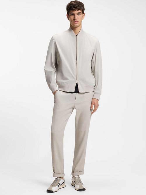 BOSS Chino Sanderson Linen Blend Ecru Model / Voorkant