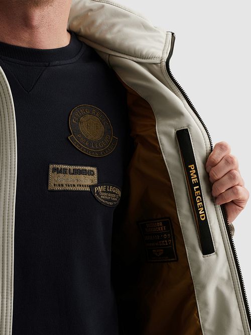 PME Legend Jacka Successor Greige Model / Detail