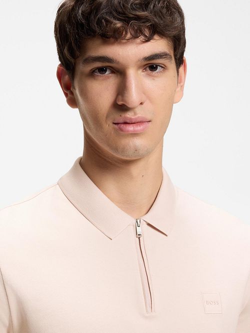 BOSS Passerzip Half Zip Polo Rosa Model / Detail