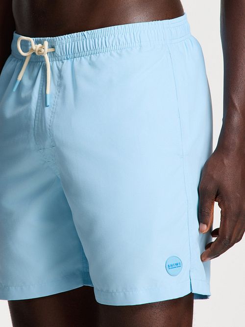 Shiwi Short de Bain Mike Bleu Clair Model / Detail