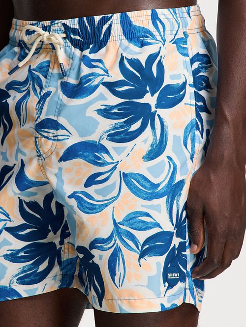 Shiwi Zwembroek Mike Floral Leafs Blauw Model / Detail