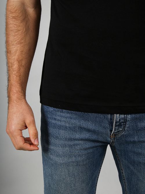 Suitable Ota T-Shirt Round Neck Black 2-Pack Model / Detail