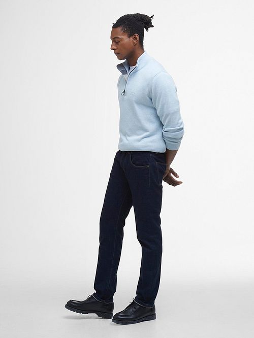 Barbour Half Zip Pullover Light Blue Model / Zijkant
