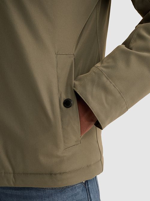 Vanguard Chaqueta Trackchase Basil Model / Detail