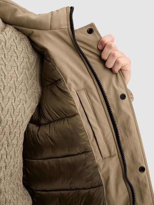 Vanguard Parka Wheelride Beige Model / Detail