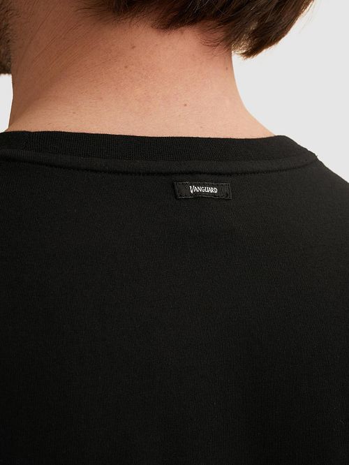 Vanguard T-shirt Logo Sort Model / Detail