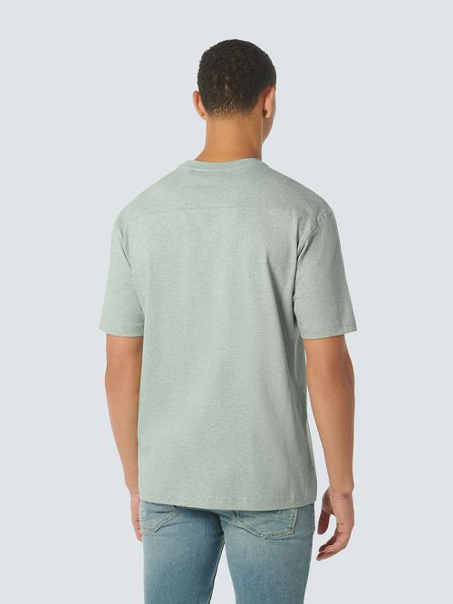 T-Shirt No Excess jaspeada en verde menta Model / Achterkant