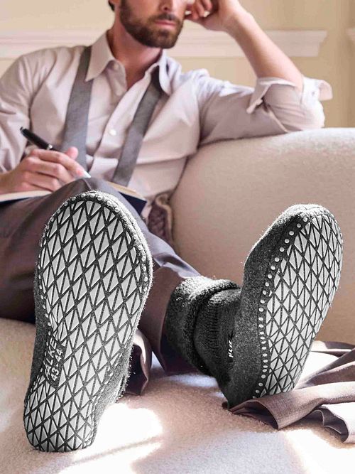 Chaussons Falke Cosyshoe Anthracite Model / Sfeerbeeld