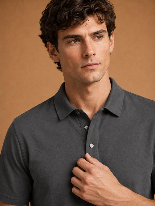 King Essentials The James Poloshirt Anthrazit Model / Voorkant