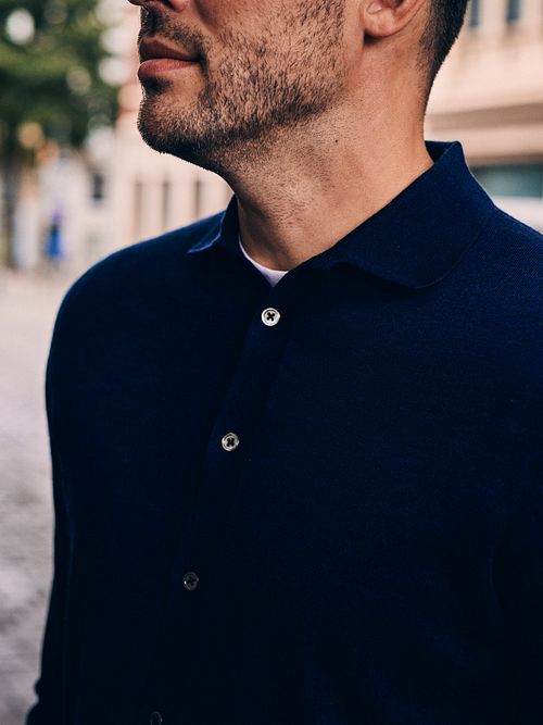 Suitable Cárdigan Merino Antraciet Model / Detail