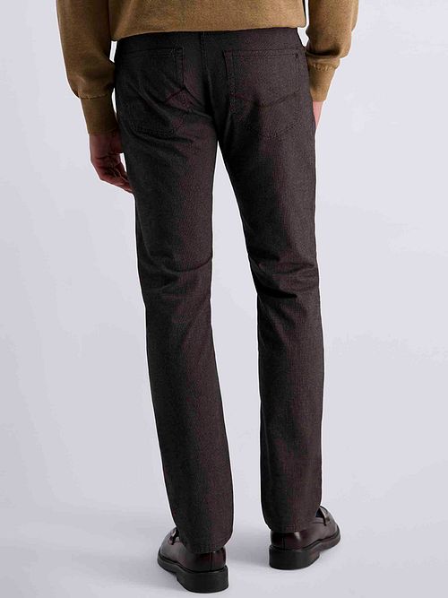 Spodnie Pierre Cardin Lyon Tapered Print brązowe Model / Achterkant