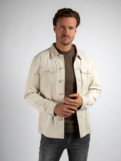 Är du redo för en uppgradering i garderoben? Testa Suitable Pasetta Overshirt Ecru oc Model / Voorkant