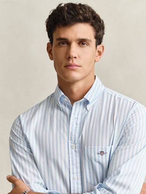Camisa GANT Stripe Poplin Classic en azul Model / Voorkant