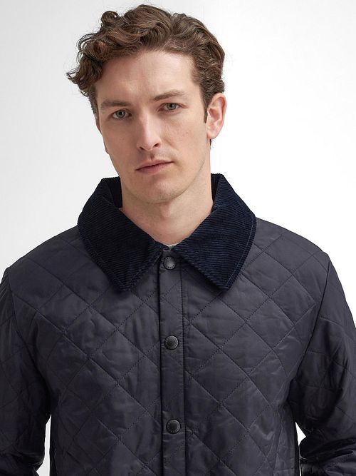 Chaqueta Barbour Liddesdale azul marino Model / Voorkant