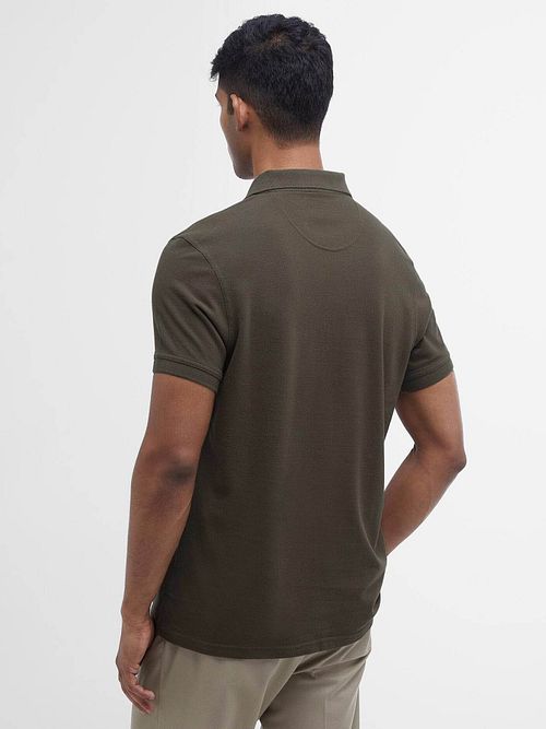 Barbour Basic Polo w kolorze oliwkowozielonym Model / Achterkant