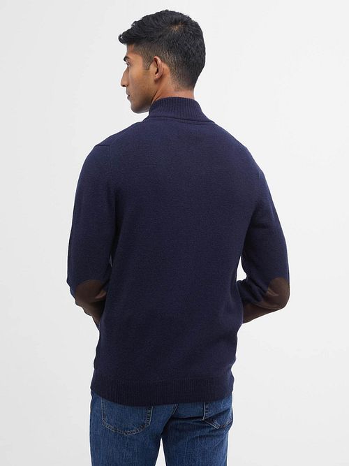 Barbour Kofta Patch Marinblå Model / Achterkant