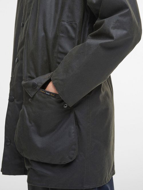 Barbour Northumbria Wax Jacket Green Model / Detail