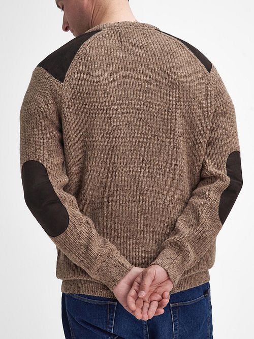 Barbour Trui Raisthorpe Lamswol Beige Model / Achterkant