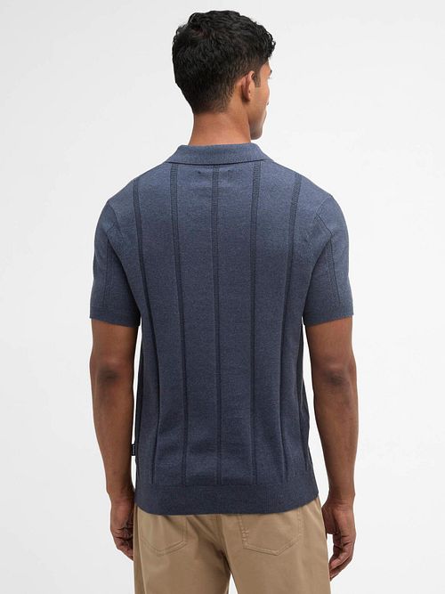 Barbour Wellburn Strikket Poloshirt Navy Model / Achterkant