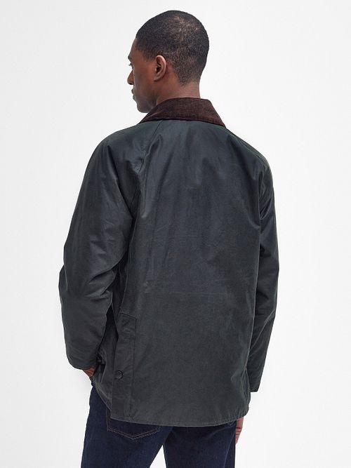 Barbour woskowana kurtka Bedale w kolorze ciemnozielonym Model / Achterkant