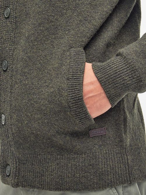 Barbour Zip Pull Lambswool Dunkelgrün Model / Detail