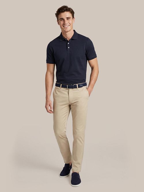 Suitable Chino Peano Twill Beige Model / Voorkant