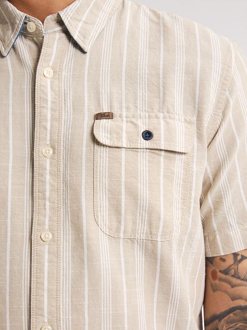 Camicia Petrol Turtlevista Beige Model / Detail
