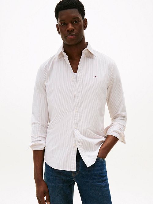 Camisa Oxford a rayas de Tommy Hilfiger en beige Model / Voorkant