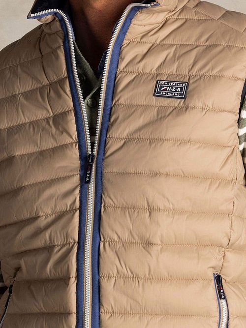 NZA Bodywarmer Puffer Beige Model / Detail