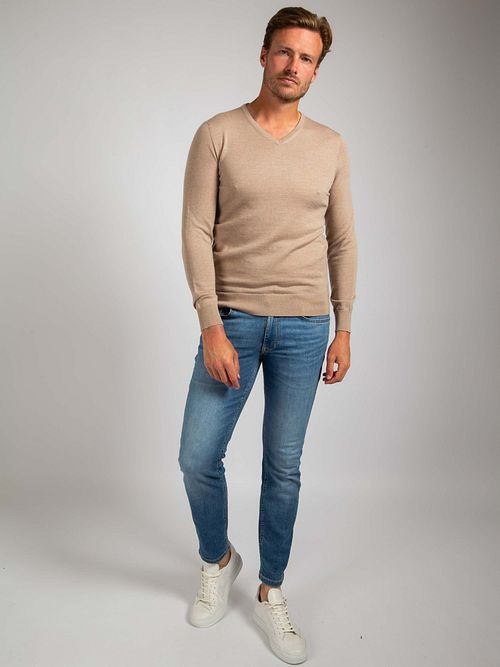 Suitable Jersey de merino con cuello en V Beige Model / Voorkant