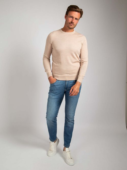 Suitable Merino Pullover Ecru Model / Voorkant