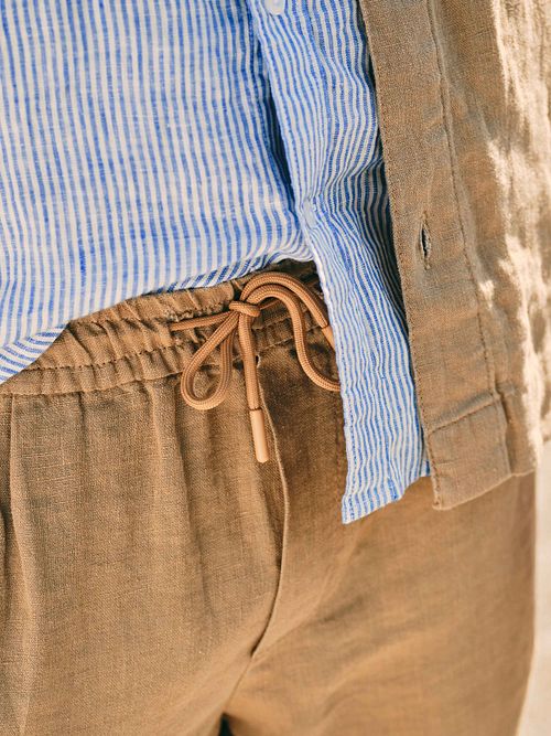Suitable Chino Beach in lino beige Model / Detail
