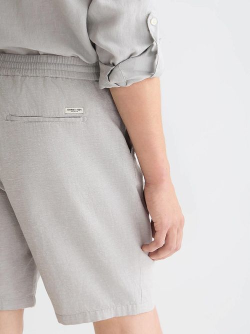Scotch and Soda Fave Bermuda Greige Model / Detail