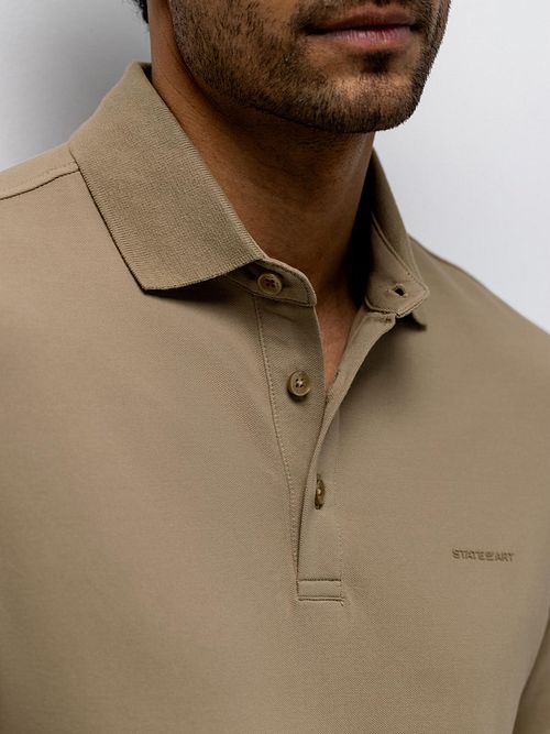 State of Art Pikétröja Piqué Beige Model / Detail