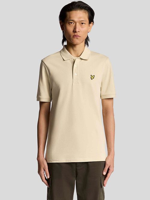 Lyle og Scott Polo i Enkel Grå Beige Model / Voorkant