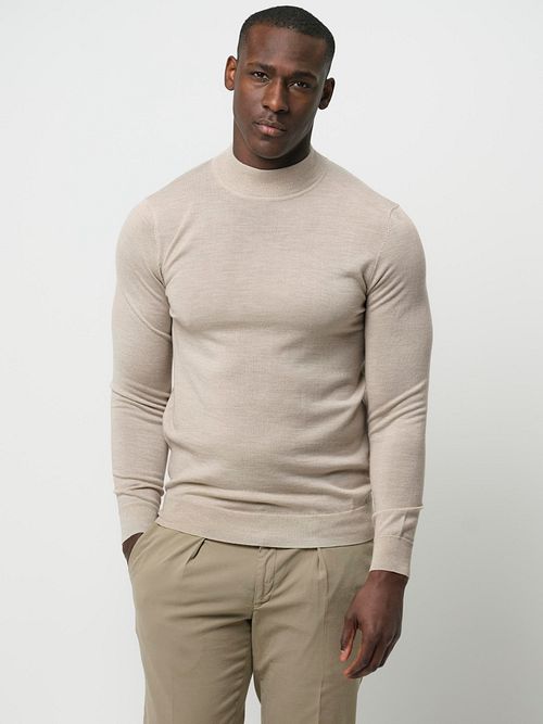 Profuomo Pull Turtleneck Merino Ecru Model / Voorkant