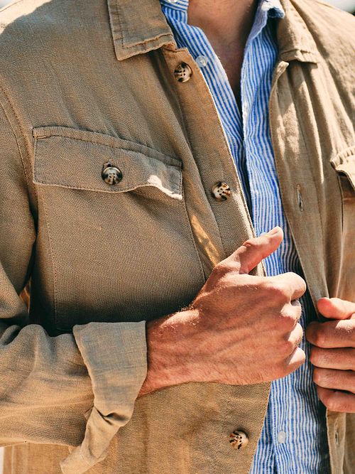 Suitable Linnen Overshirt Beige Model / Detail