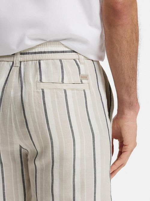 Szorty chino BOSS z domieszką lnu w beżowe paski Model / Detail