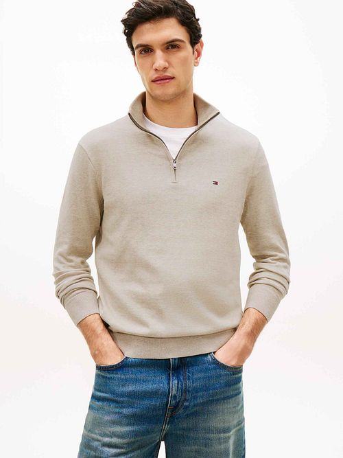 Sweter Tommy Hilfiger Essential z krótkim zamkiem w kolorze greige Model / Voorkant