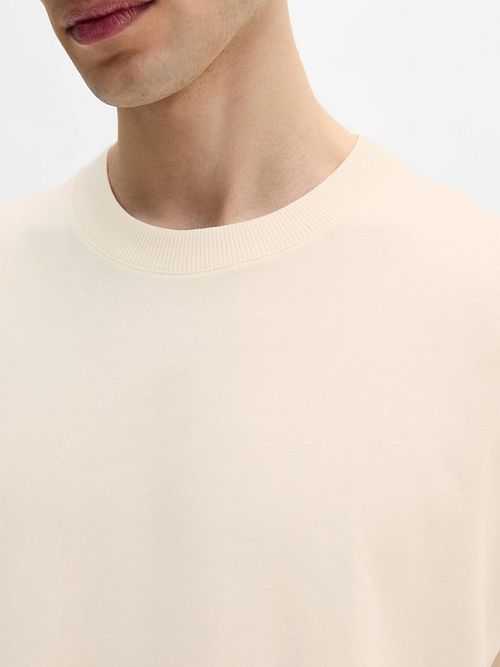 T-shirt Marc O'Polo Heavy w kolorze ecru Model / Detail