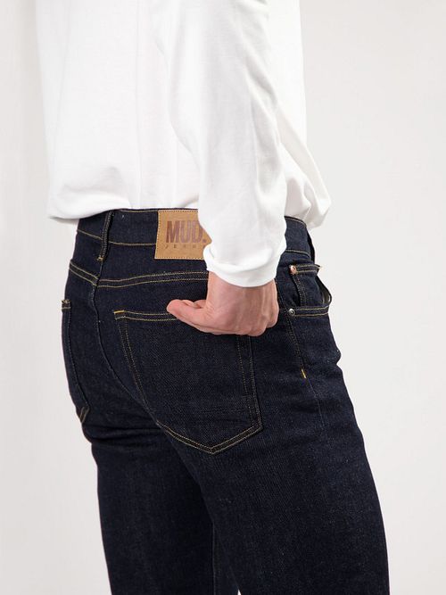 MUD Jeans Denim Regular Bryce Navy Model / Detail
