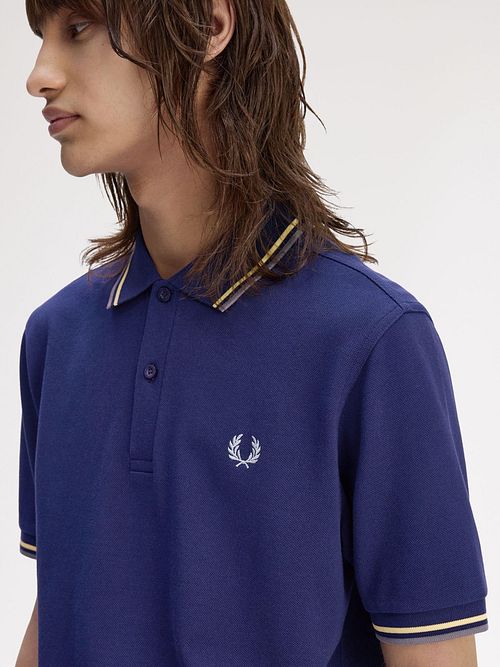 Fred Perry Polo Twin Tipped M3600 Mörkblå 48A Model / Voorkant