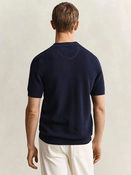 Gant Stickad Pikétröja Marinblå Model / Achterkant