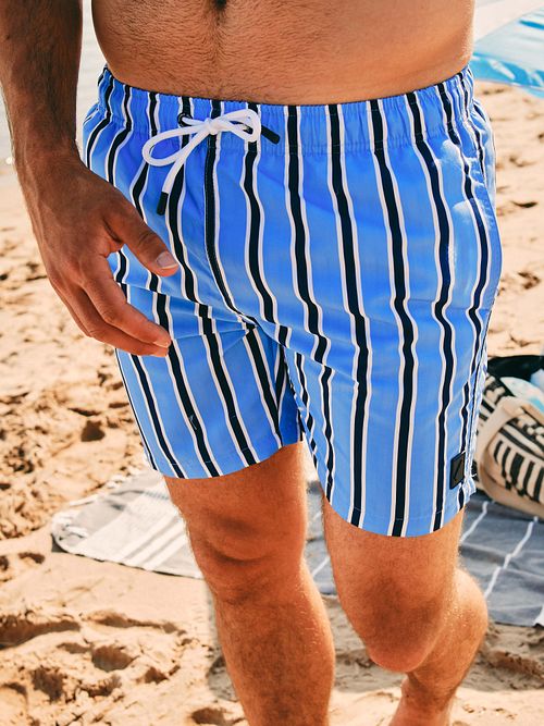 Suitable Badeshorts Stripe Blau Model / Detail