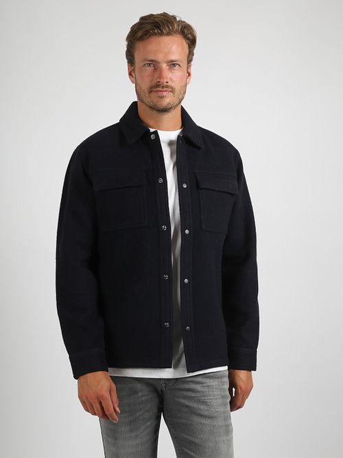 Suitable Overshirt Uldmiks Marineblå Model / Voorkant med Stefan