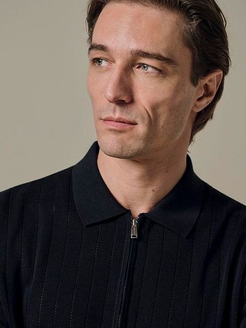 Profuomo Knitted Half Zip Poloshirt Dropneedle Navy Model / Detail