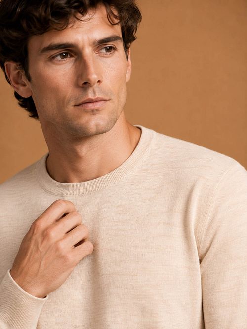 King Essentials The John Pull Merino Écru Model / Detail